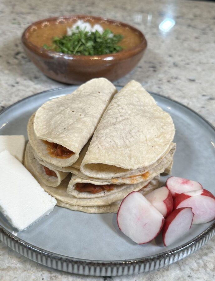 Tacos de frijoles con longaniza